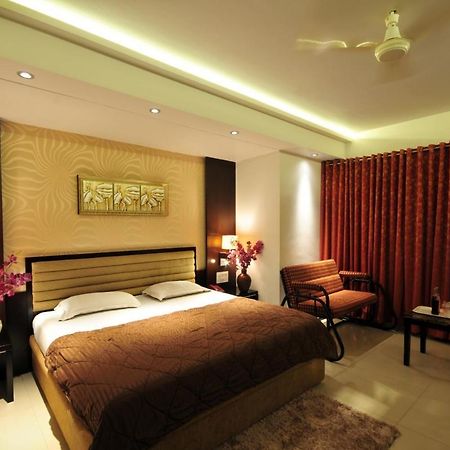 Hotel Surabhi Regency Ананд Экстерьер фото