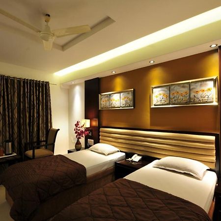 Hotel Surabhi Regency Ананд Экстерьер фото
