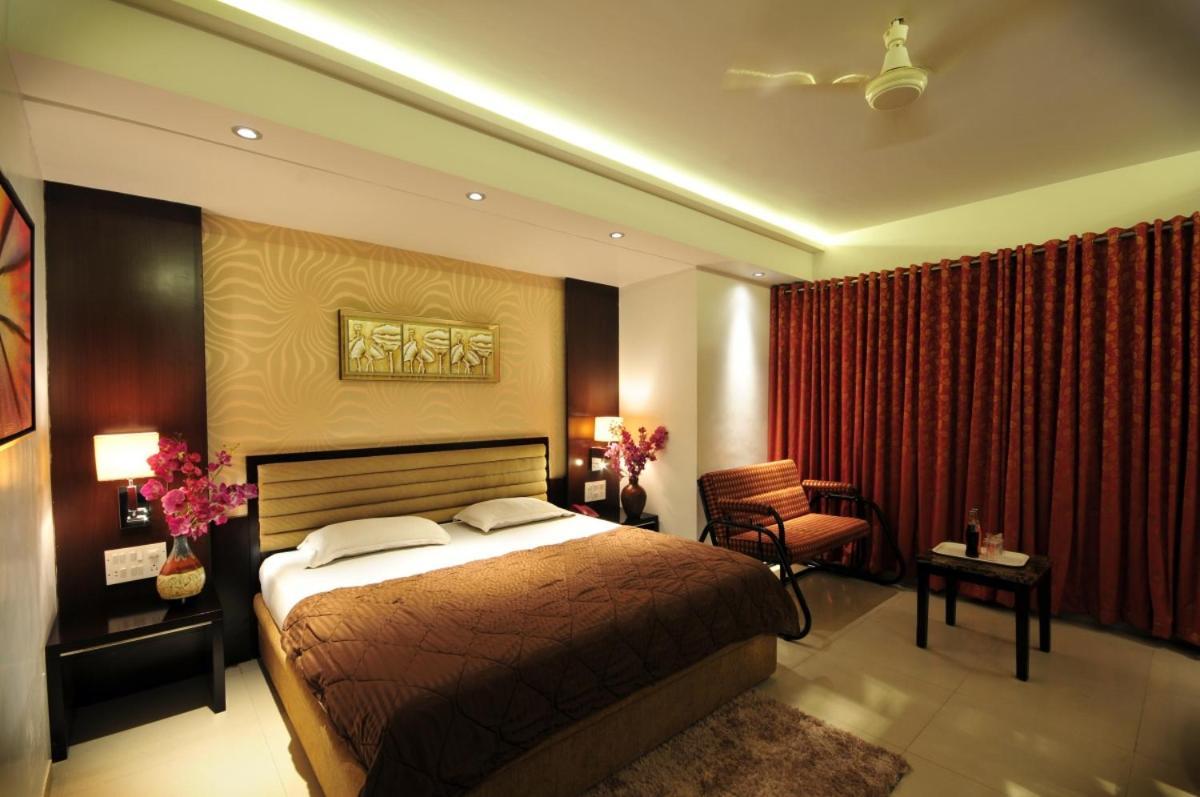 Hotel Surabhi Regency Ананд Экстерьер фото