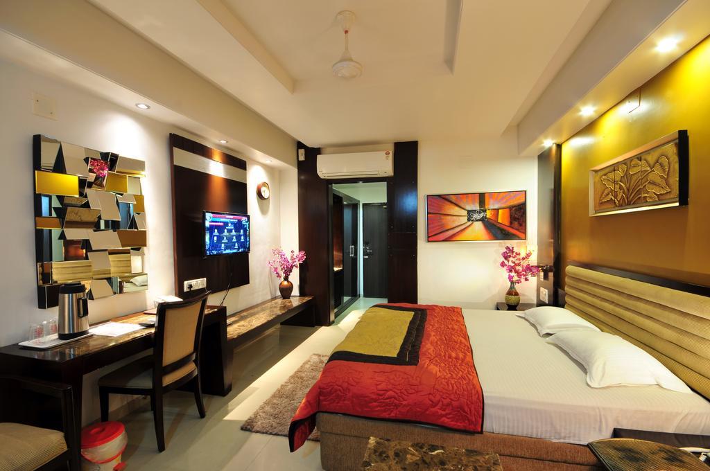 Hotel Surabhi Regency Ананд Экстерьер фото