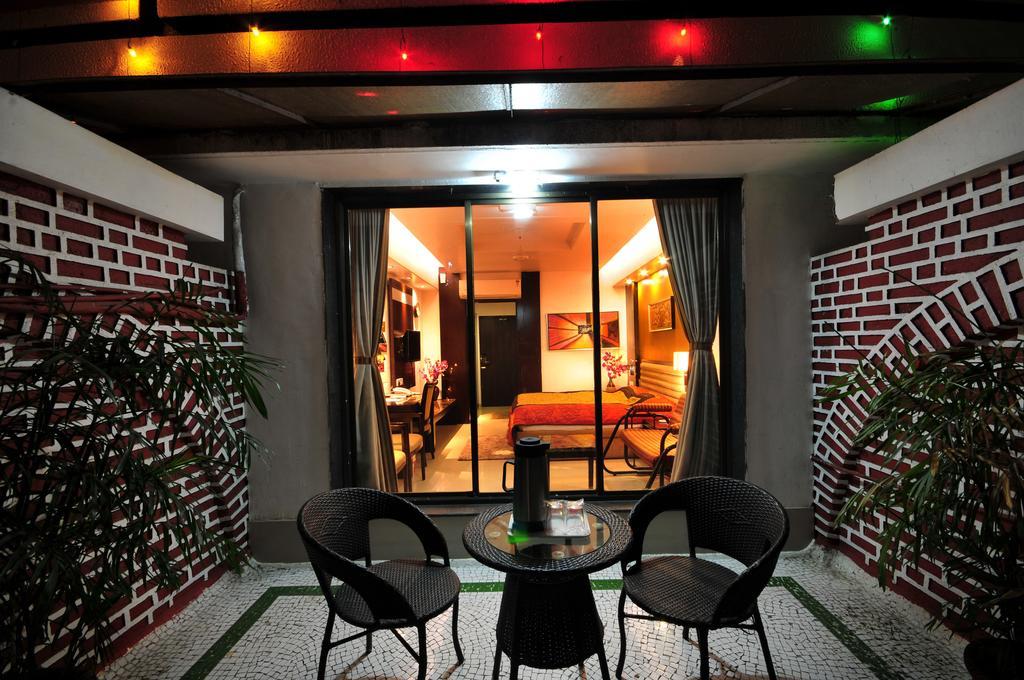 Hotel Surabhi Regency Ананд Экстерьер фото