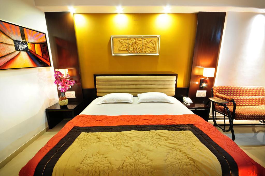 Hotel Surabhi Regency Ананд Экстерьер фото