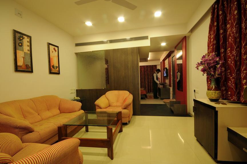 Hotel Surabhi Regency Ананд Экстерьер фото