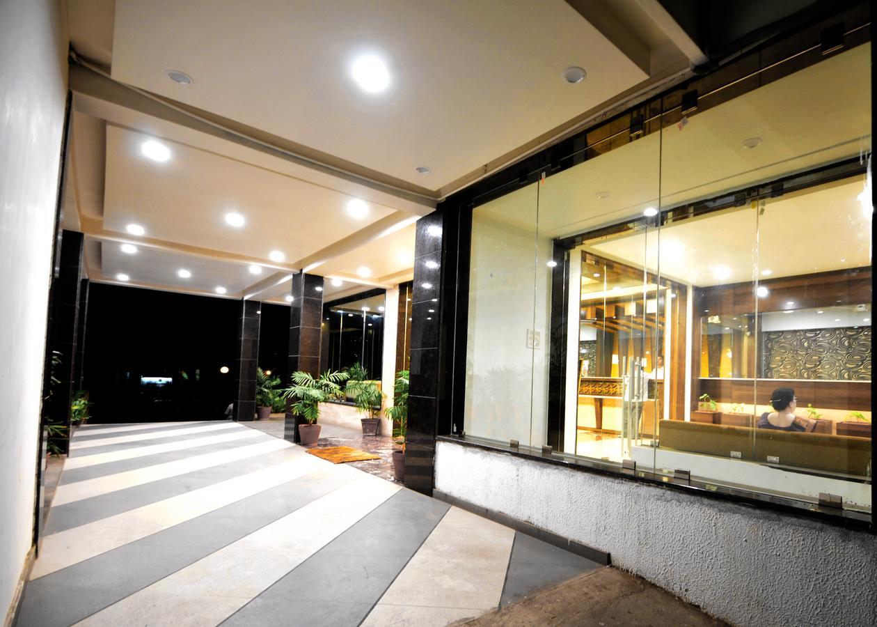 Hotel Surabhi Regency Ананд Экстерьер фото